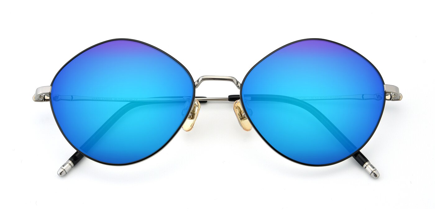 90029 - Black / Silver Flash Mirrored Sunglasses