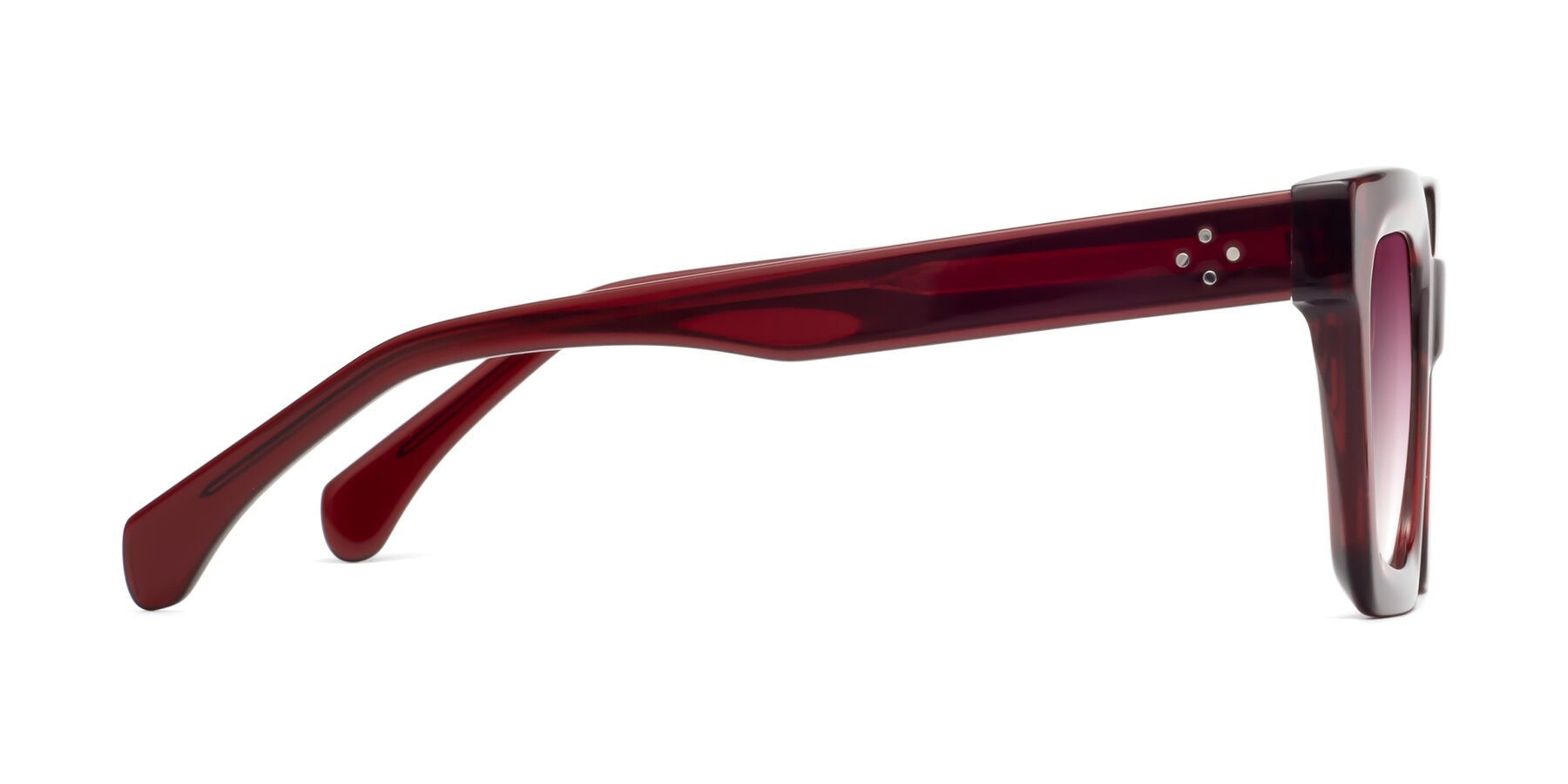 Side of Piper in Wine with Wine Gradient Lenses