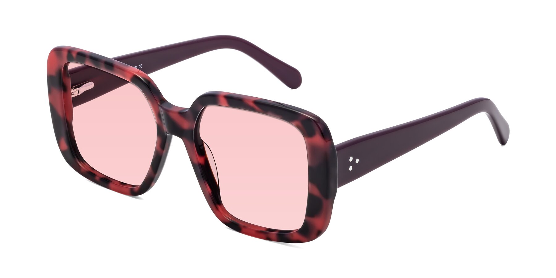 Angle of Quotus in Tortoise with Light Garnet Tinted Lenses