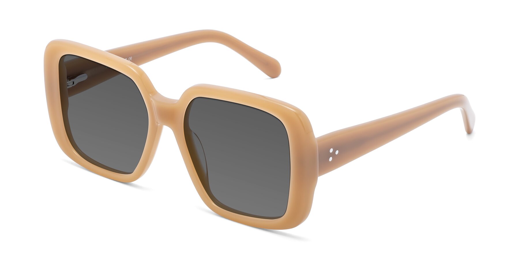 Angle of Quotus in Caramel with Medium Gray Tinted Lenses