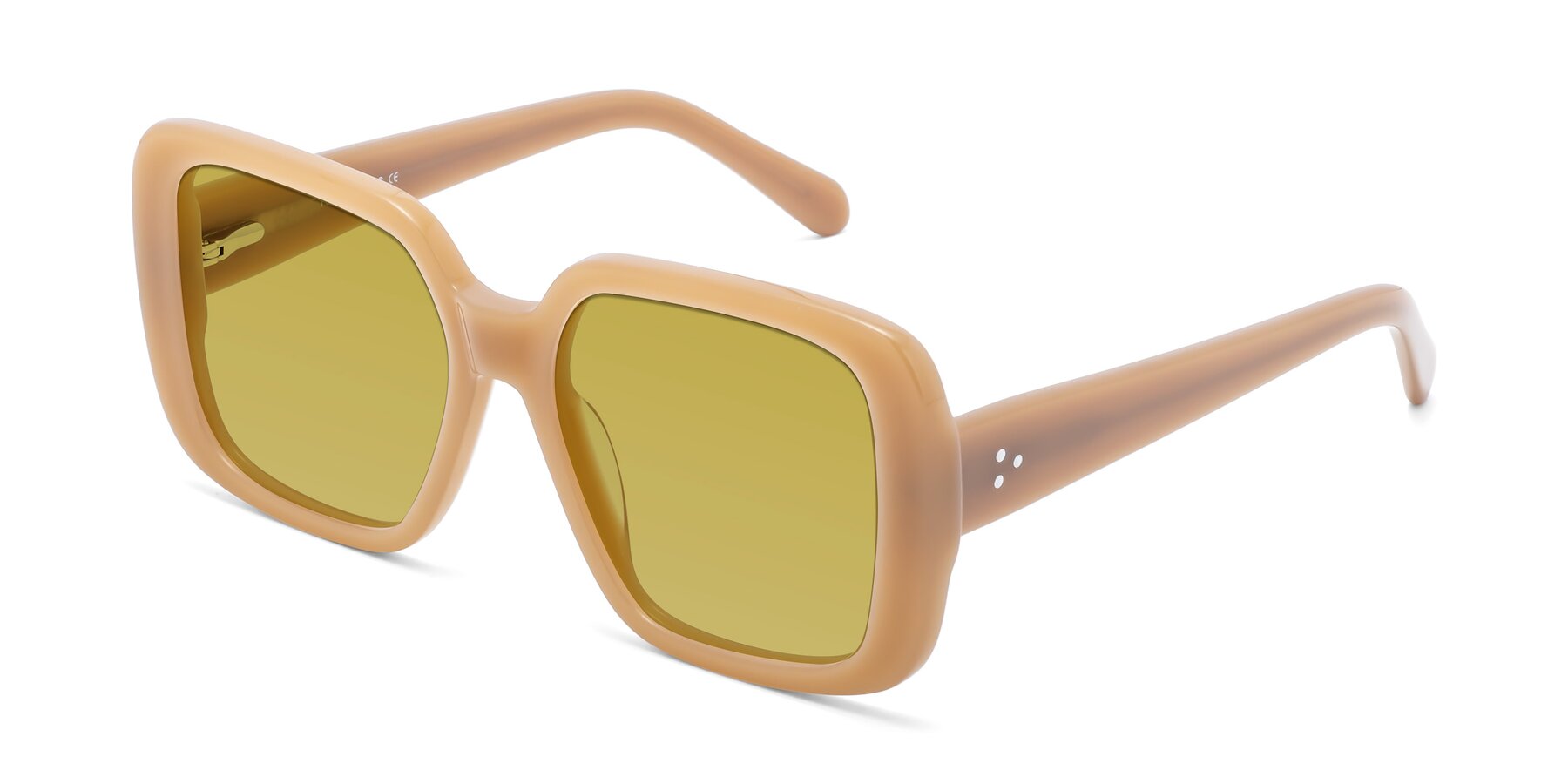 Angle of Quotus in Caramel with Champagne Tinted Lenses