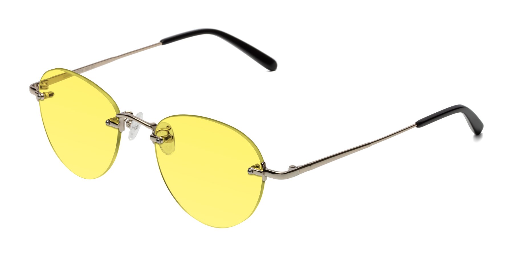 Angle of Quinn in Light Gold with Medium Yellow Tinted Lenses