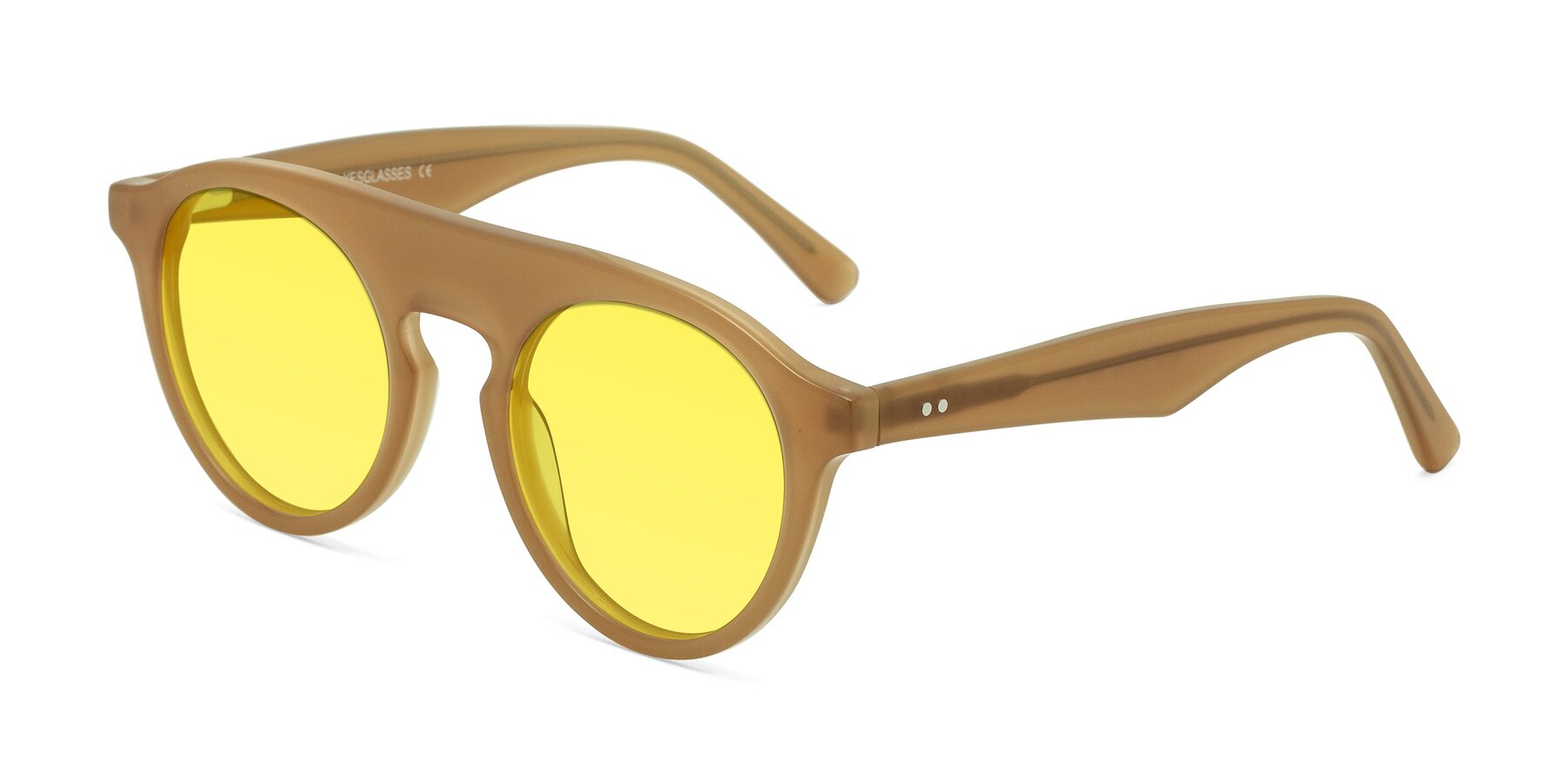 Angle of Band in Caramel with Medium Yellow Tinted Lenses