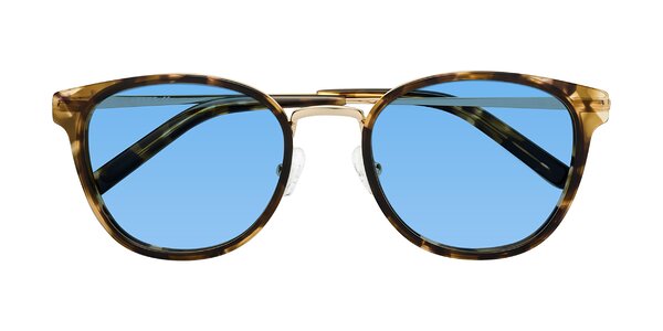 Front of Callie in Tortoise / Gold