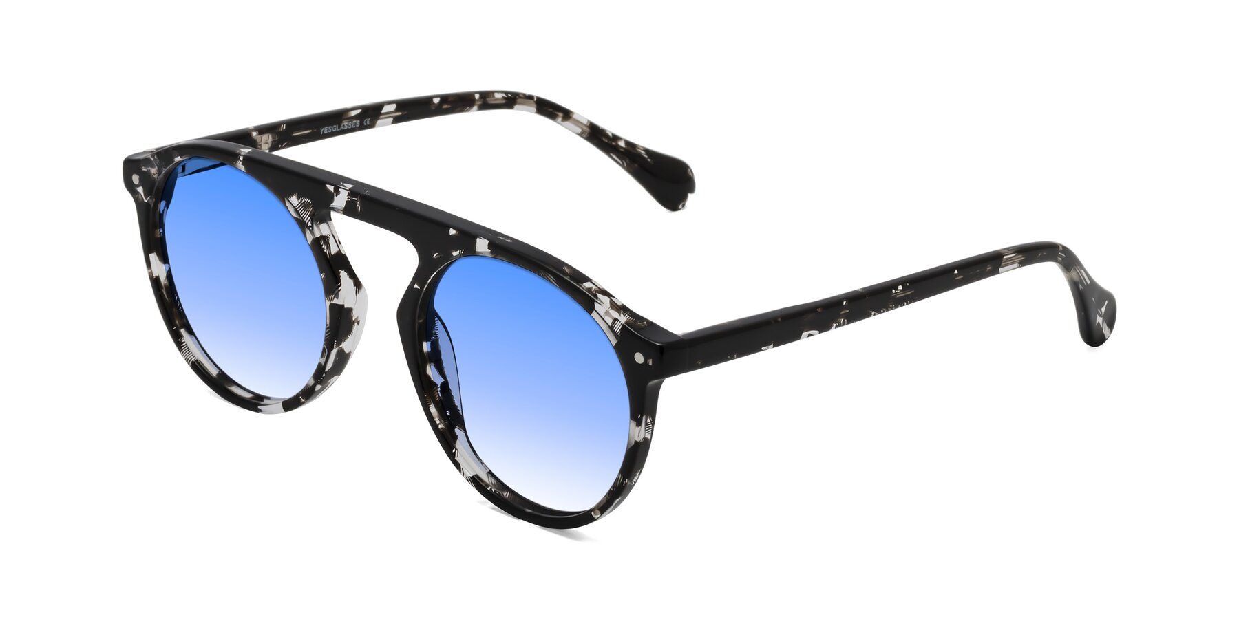 Angle of Gardon in Black Tortoise with Blue Gradient Lenses