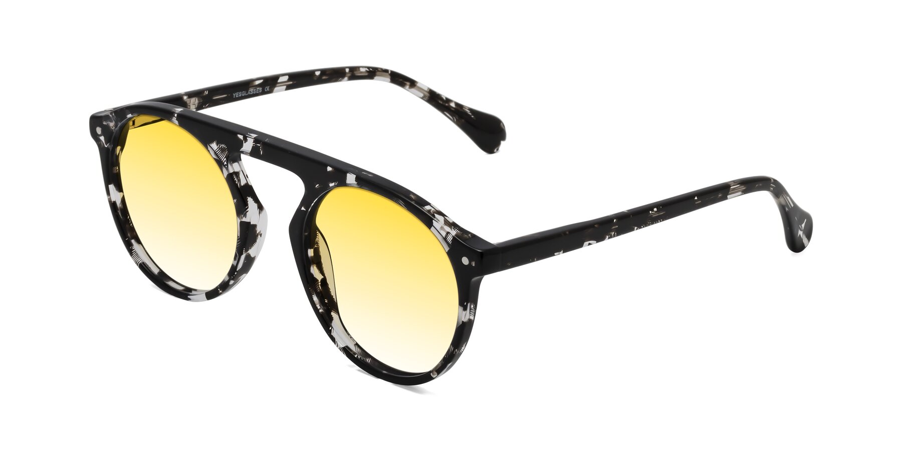 Angle of Gardon in Black Tortoise with Yellow Gradient Lenses