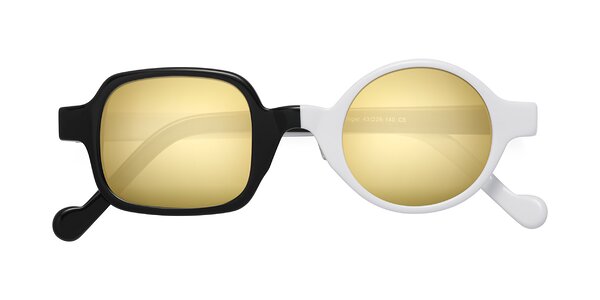 Front of Singer in Black/White