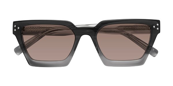 Front of Callan in Gradient Gray