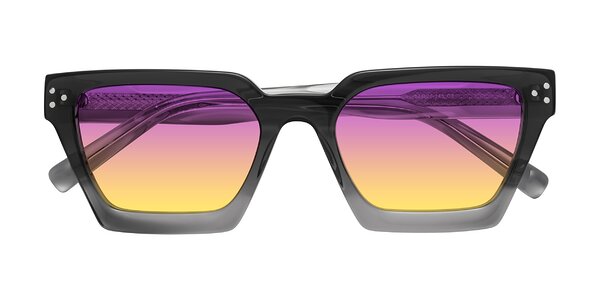 Front of Callan in Gradient Gray