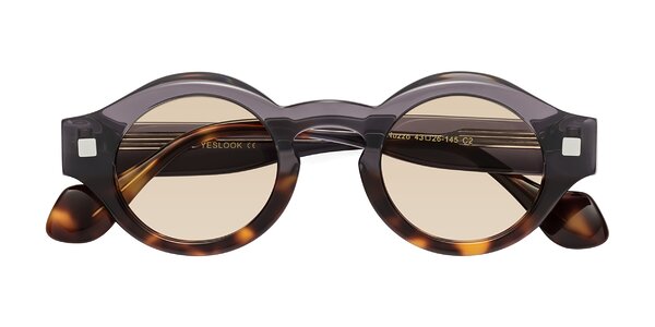 Front of Nuzzo in Gray / Tortoise