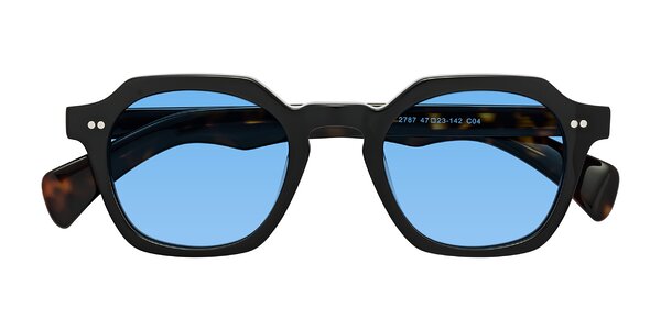 Front of Beckett in Black/Tortoise