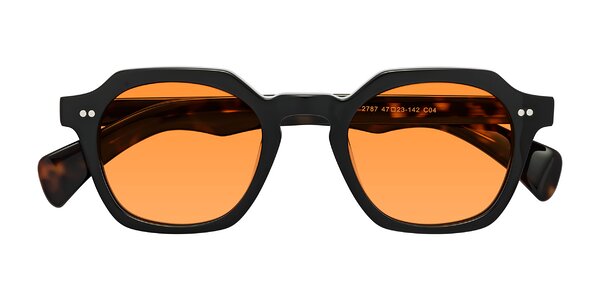 Front of Beckett in Black/Tortoise