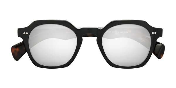 Front of Beckett in Black/Tortoise