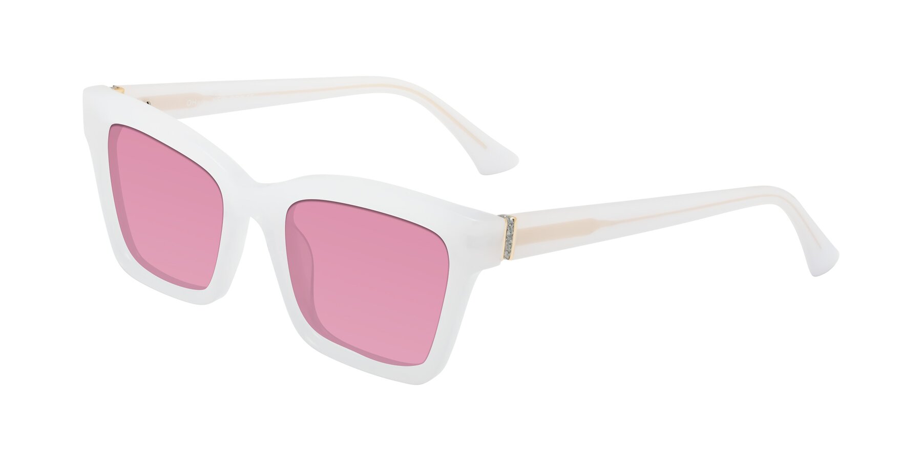 Angle of OHare in Snow White with Medium Wine Tinted Lenses