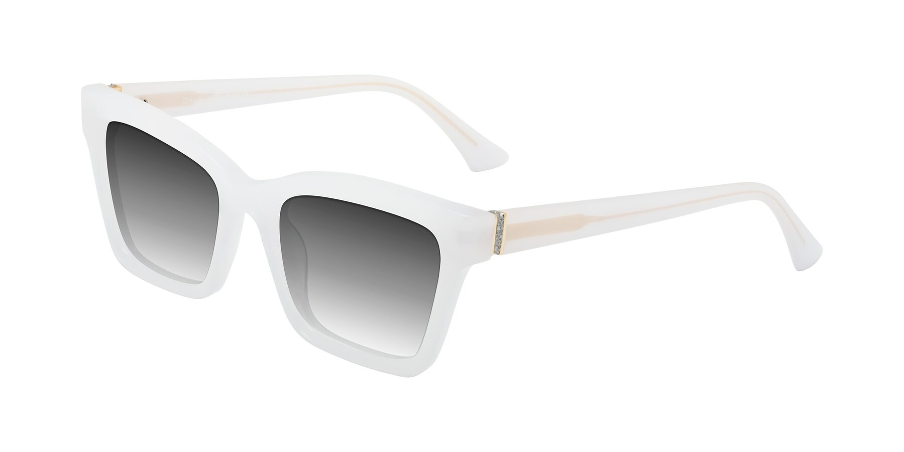 Angle of OHare in Snow White with Gray Gradient Lenses