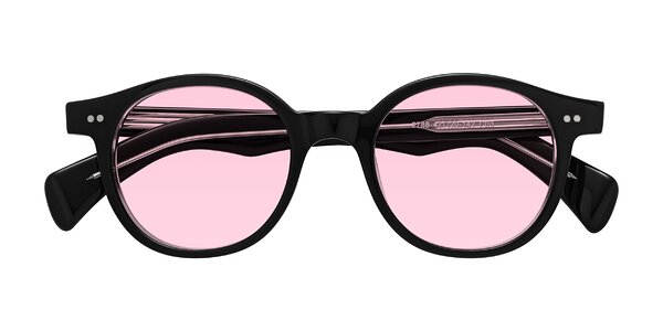 Front of Kaju in Black/Clear