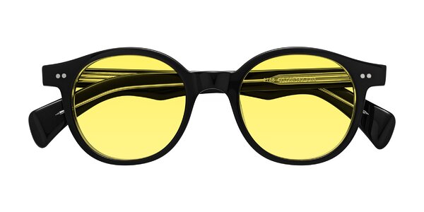 Front of Kaju in Black/Clear