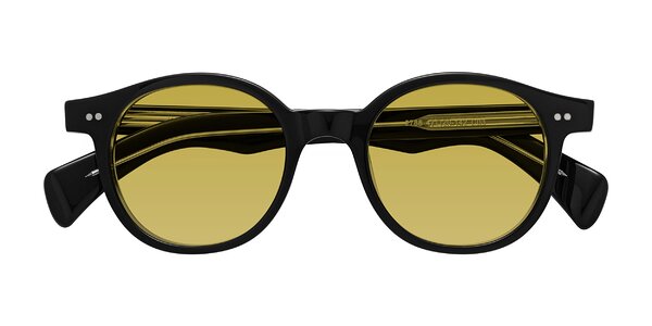 Front of Kaju in Black/Clear