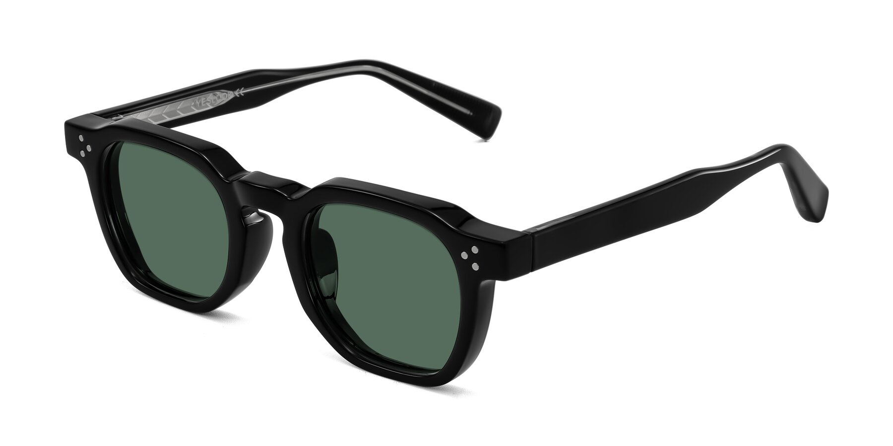 Angle of Fingar in Black with Green Polarized Lenses