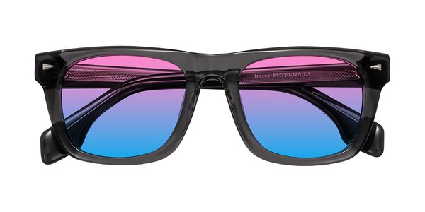 Front of Nesse in Transparent Gray