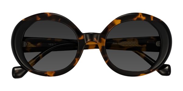 Front of Rao in Tortoise/Black