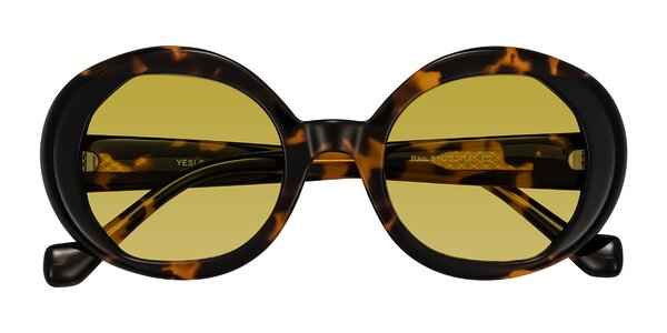 Front of Rao in Tortoise/Black