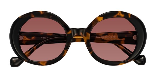 Front of Rao in Tortoise/Black