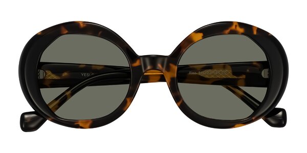 Front of Rao in Tortoise/Black