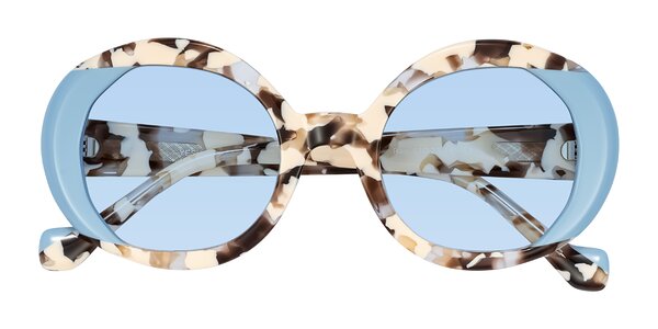 Front of Rao in Beige Tortoise/Blue