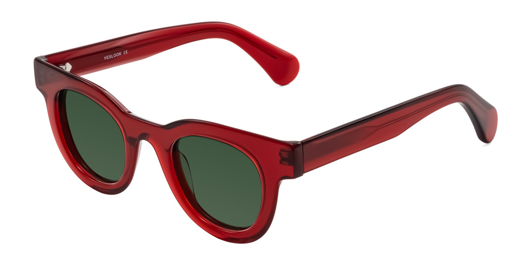 Angle of Embracing in Wine with Green Tinted Lenses