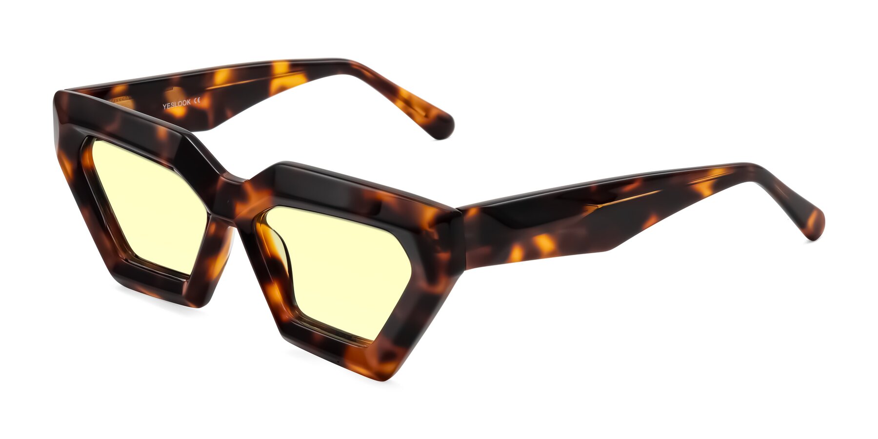 Angle of Giptoo in Tortoise with Light Yellow Tinted Lenses