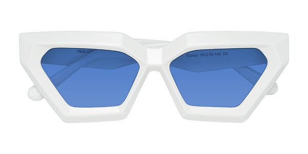 Front of Giptoo in White