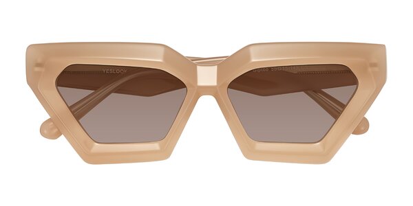 Front of Giptoo in Creamy Beige