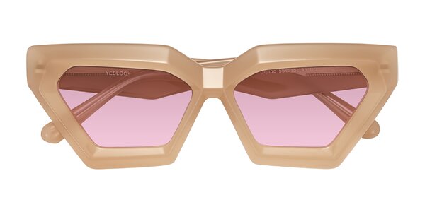 Front of Giptoo in Creamy Beige