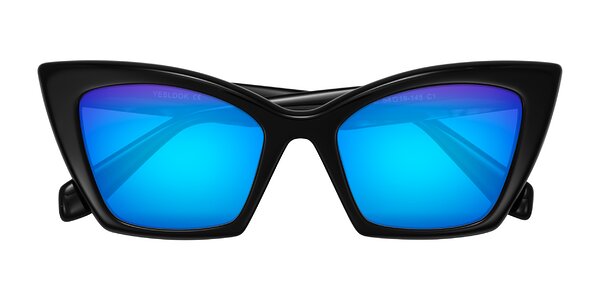 Front of Wayar in Black