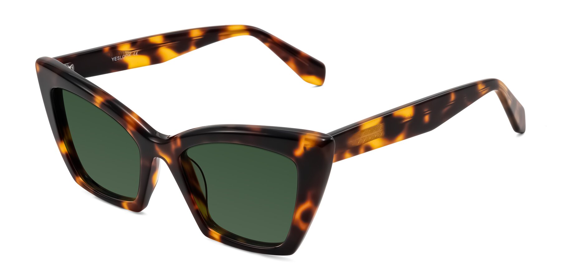 Angle of Wayar in Tortoise with Green Tinted Lenses