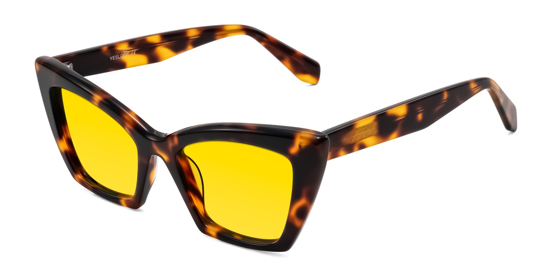 Angle of Wayar in Tortoise with Yellow Tinted Lenses