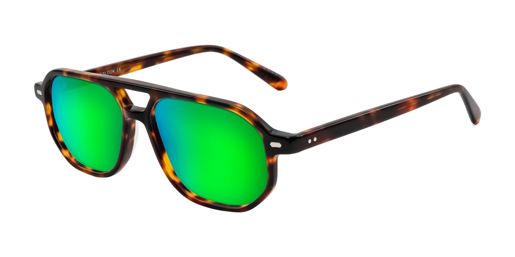Angle of Aguilar in Tortoise with Green Mirrored Lenses
