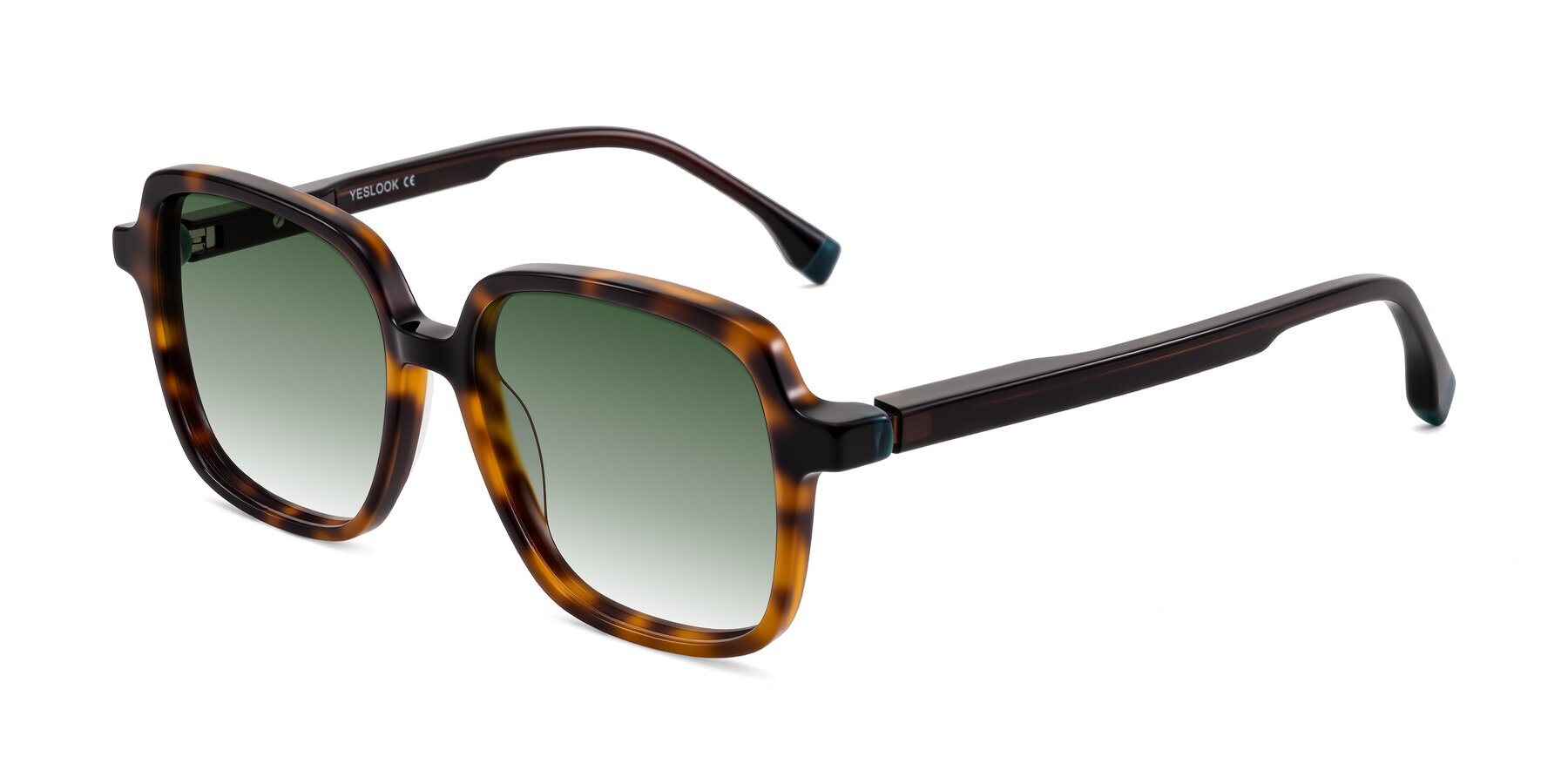 Angle of Huynh in Tortoise with Green Gradient Lenses