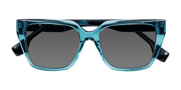 Front of Gwee in Blue/Teal Striped