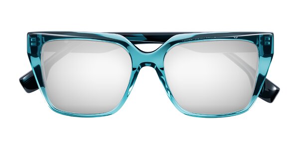 Front of Gwee in Blue/Teal Striped