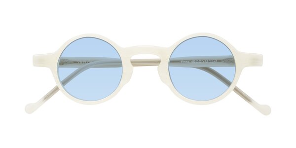 Front of Enno in Jade White