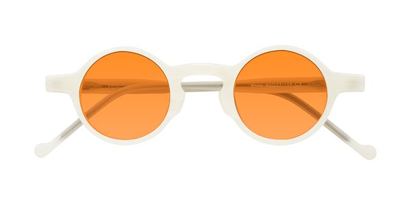 Front of Enno in Jade White