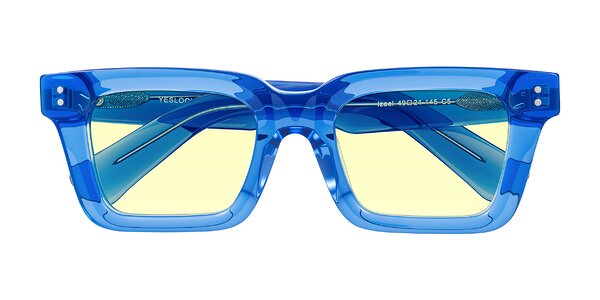 Front of Izael in Transparent Blue