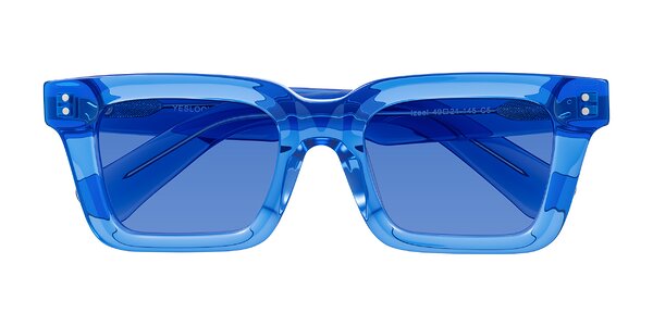 Front of Izael in Transparent Blue