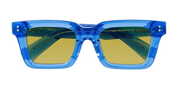 Front of Izael in Transparent Blue