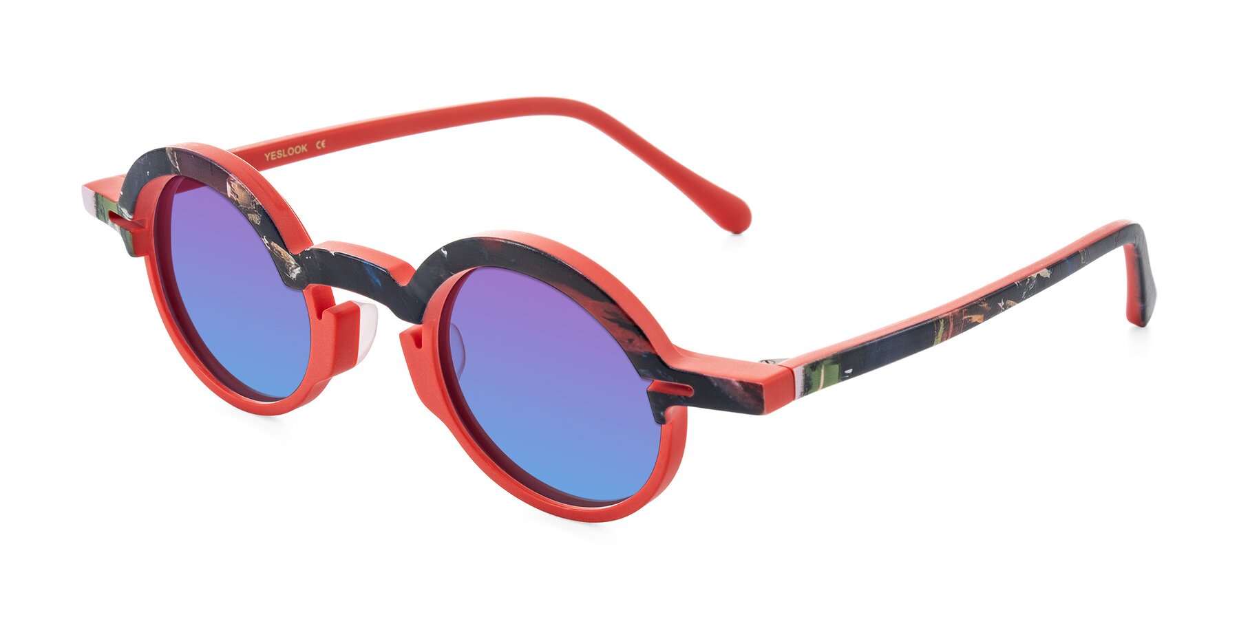 Angle of Maizel in Scarlet Mirage with Purple / Blue Gradient Lenses