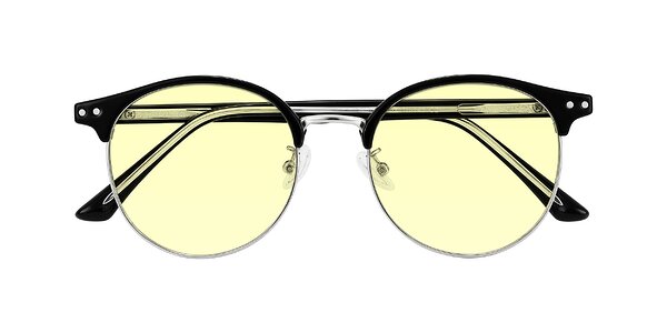 Front of Karnes in Black/Silver