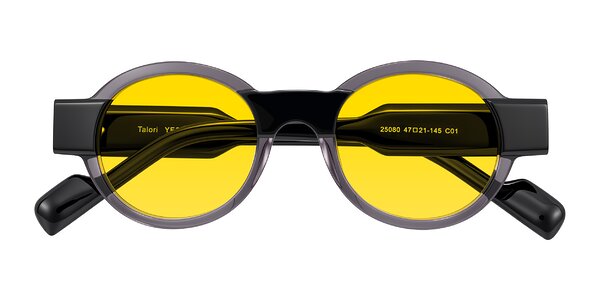 Front of Talori in Transparent Gray/Black