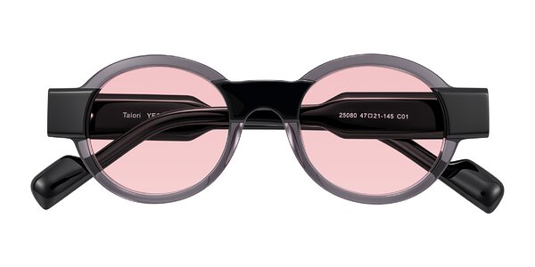 Front of Talori in Transparent Gray/Black